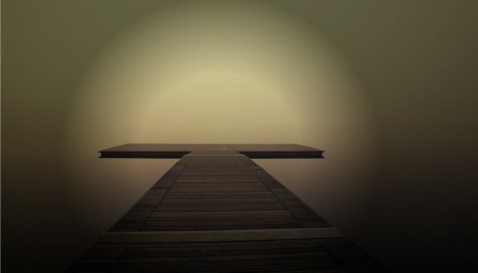 Sonne im Nebel über Pier